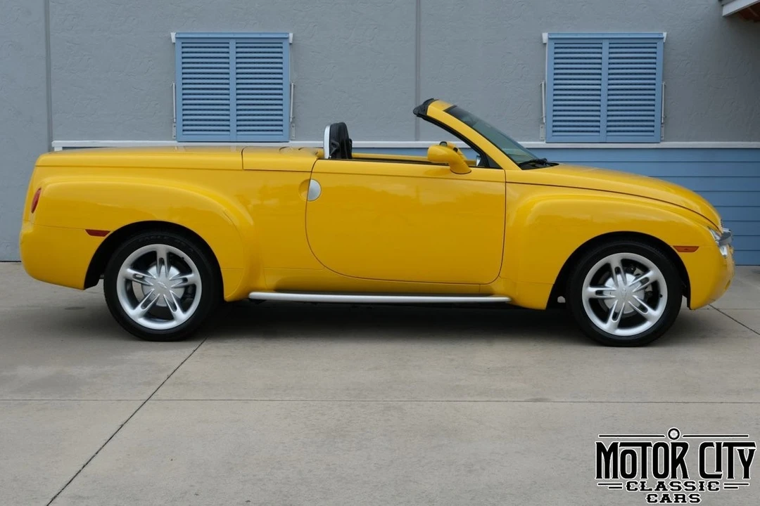2004 Chevrolet SSR - Image 3 of 21