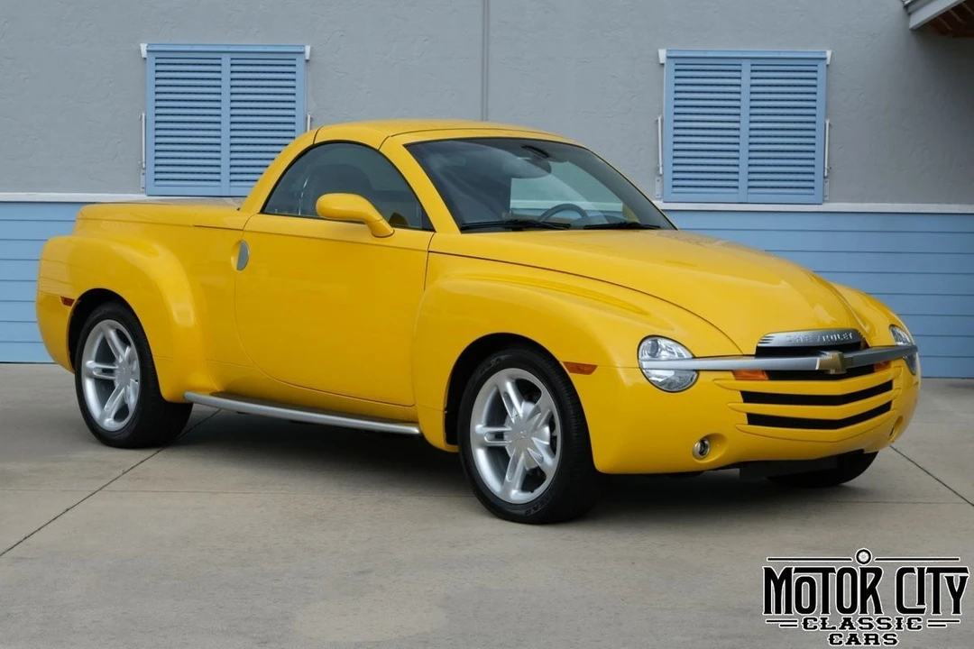 2004 Chevrolet SSR - Image 2 of 21