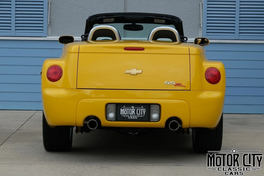 2004 Chevrolet SSR - Image 6 of 21