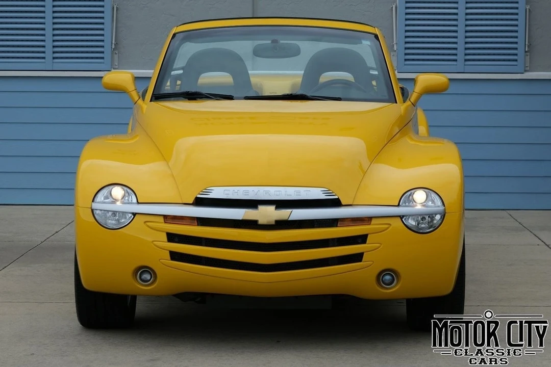 2004 Chevrolet SSR - Image 10 of 21