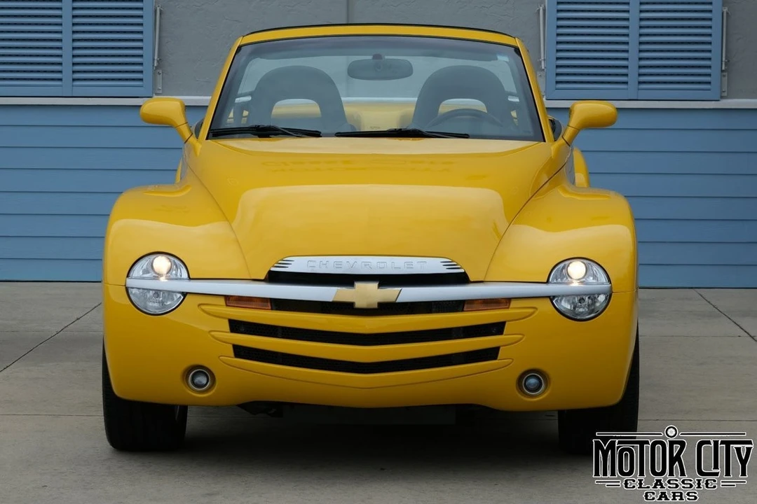 2004 Chevrolet SSR - Image 10 of 21