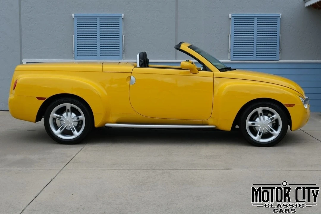 2004 Chevrolet SSR - Image 3 of 21