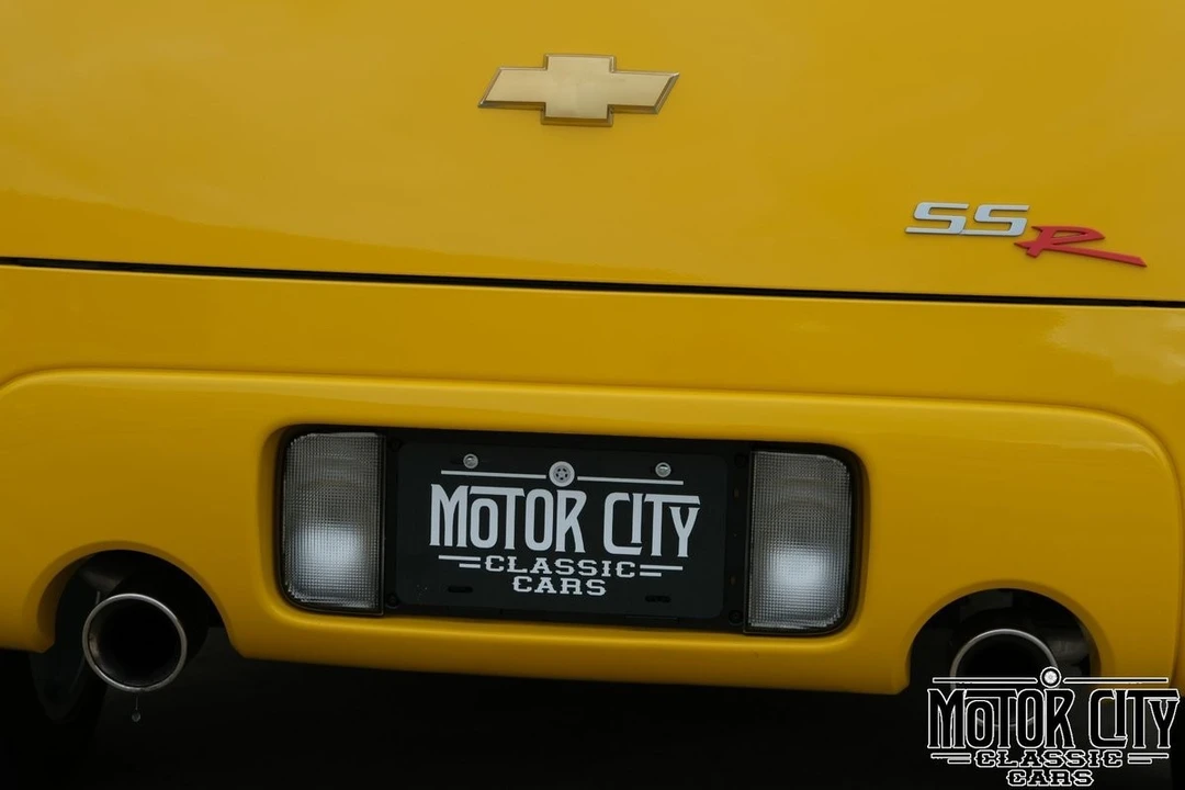 2004 Chevrolet SSR - Image 16 of 21