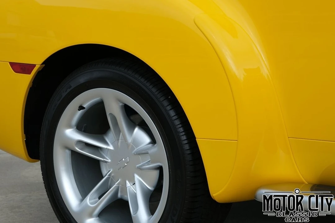 2004 Chevrolet SSR - Image 14 of 21