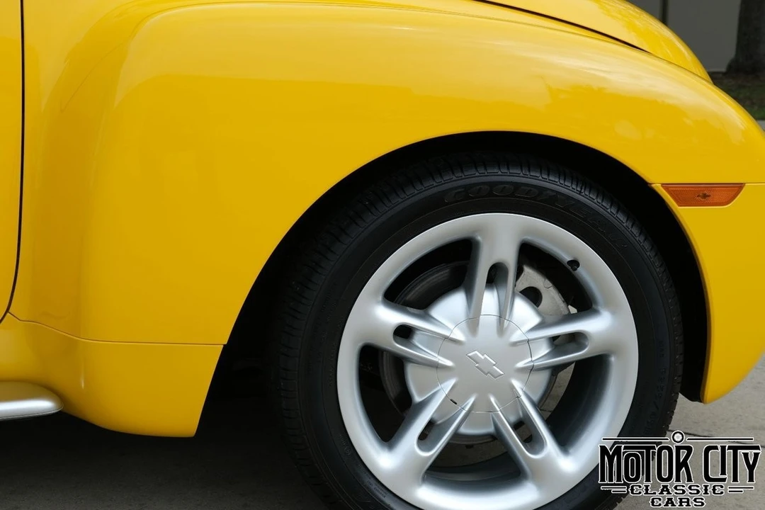 2004 Chevrolet SSR - Image 15 of 21