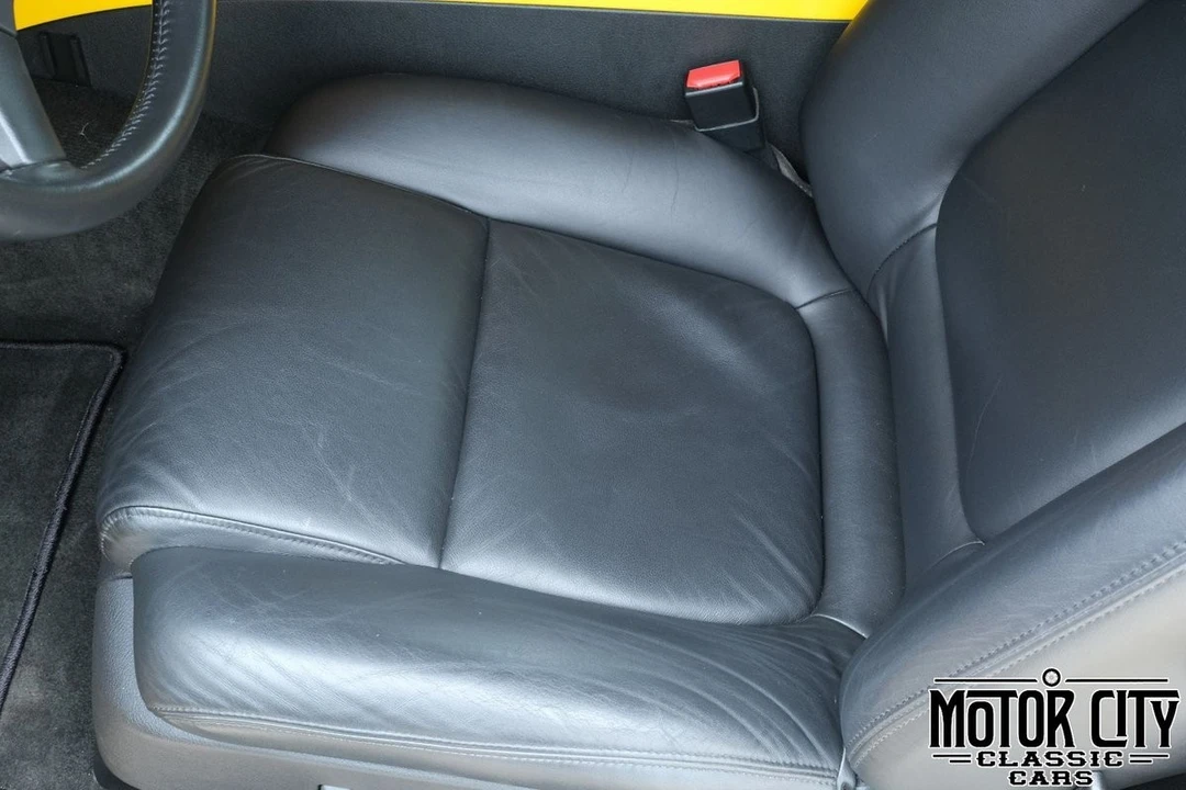 2004 Chevrolet SSR - Image 19 of 21
