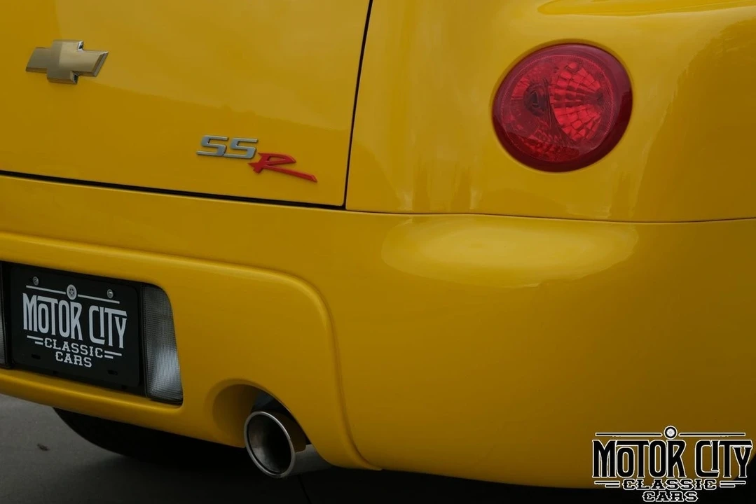 2004 Chevrolet SSR - Image 17 of 21