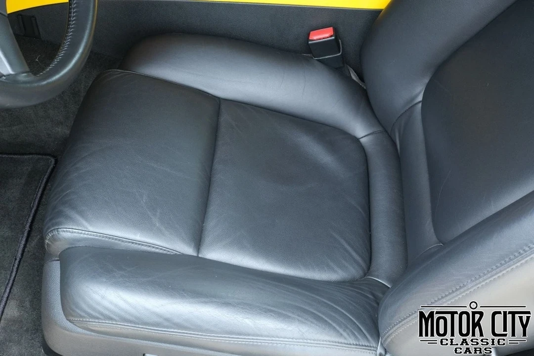 2004 Chevrolet SSR - Image 19 of 21