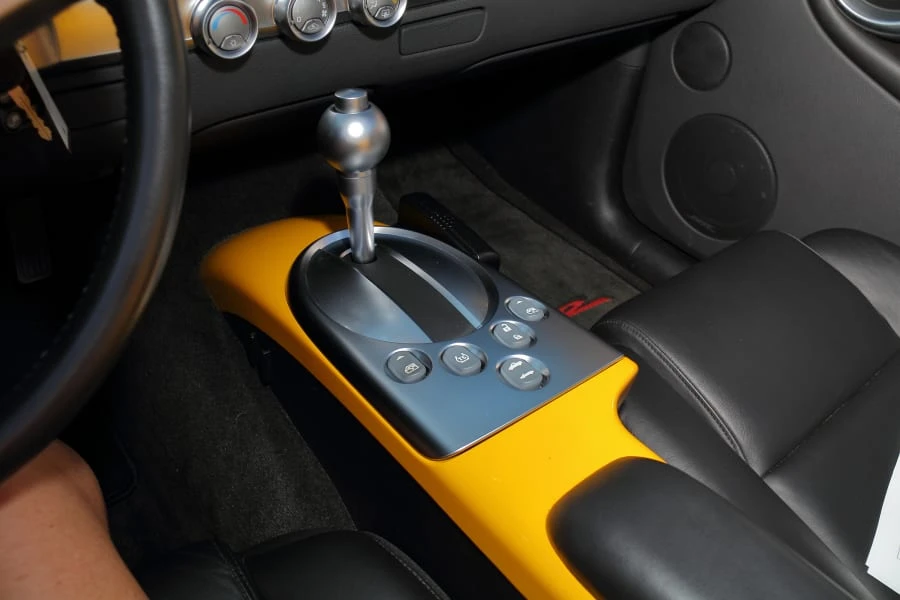 2004 Chevrolet SSR - Image 23 of 29