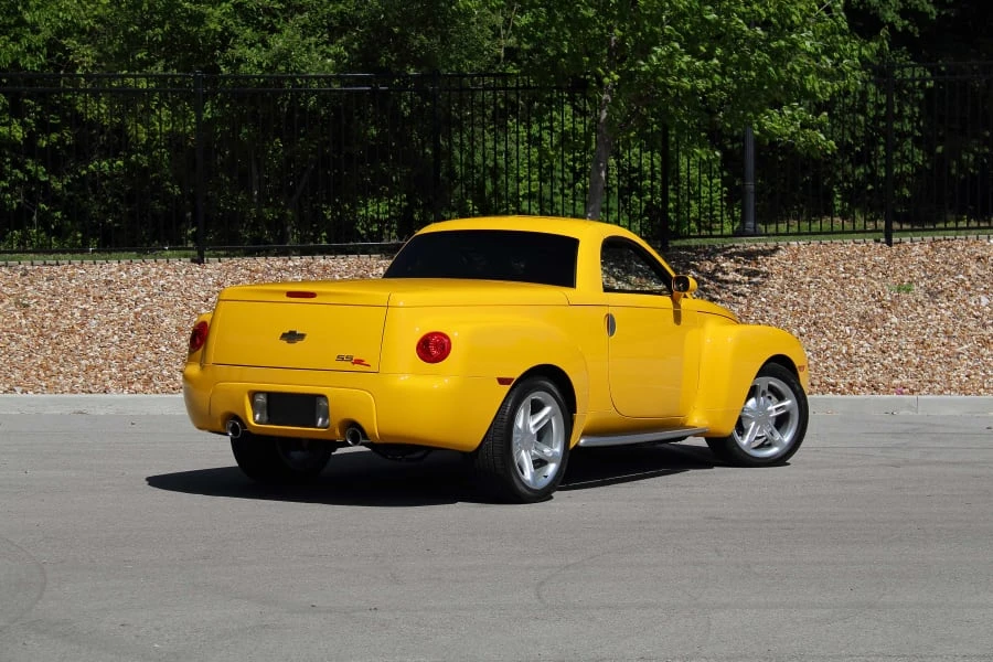 2004 Chevrolet SSR - Image 3 of 25