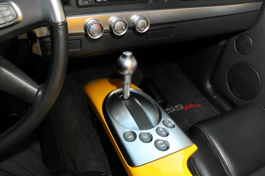 2004 Chevrolet SSR - Image 20 of 25