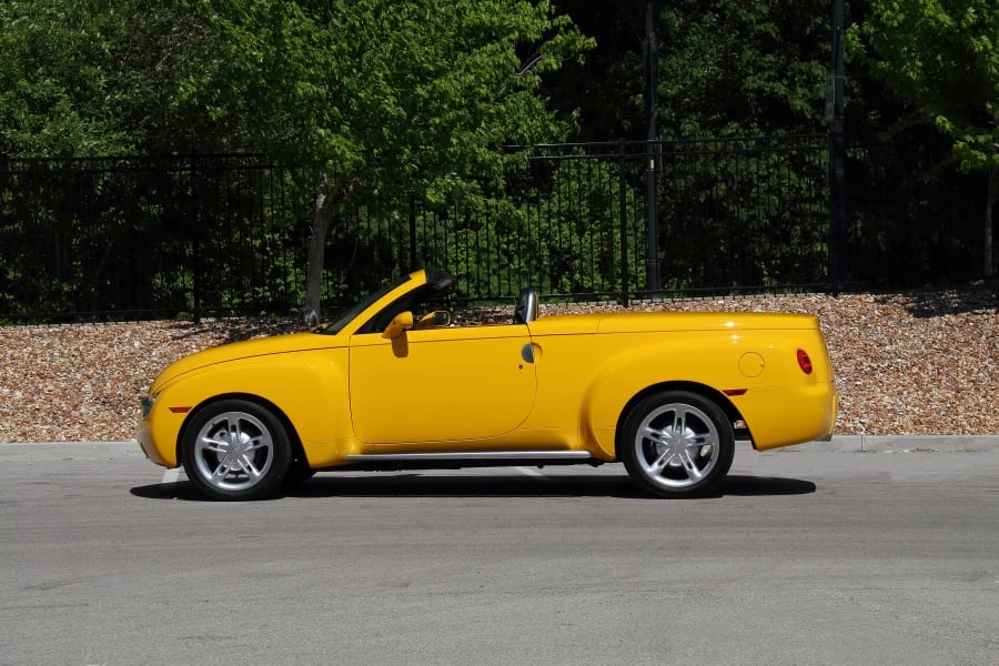 2004 Chevrolet SSR - Image 10 of 25