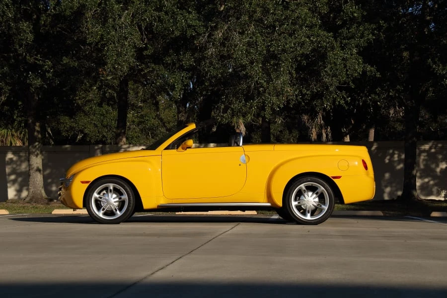 2004 Chevrolet SSR - Image 12 of 29