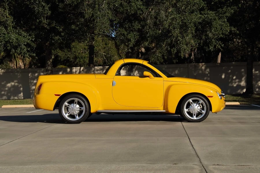 2004 Chevrolet SSR - Image 2 of 29