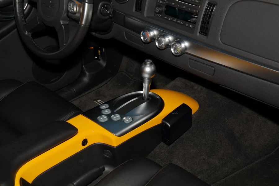 2004 Chevrolet SSR - Image 25 of 29