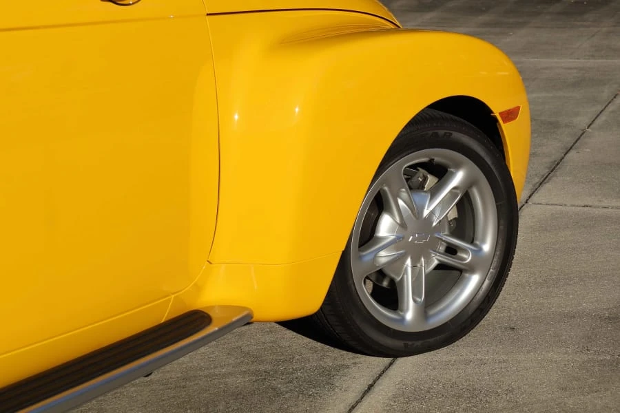 2004 Chevrolet SSR - Image 8 of 29