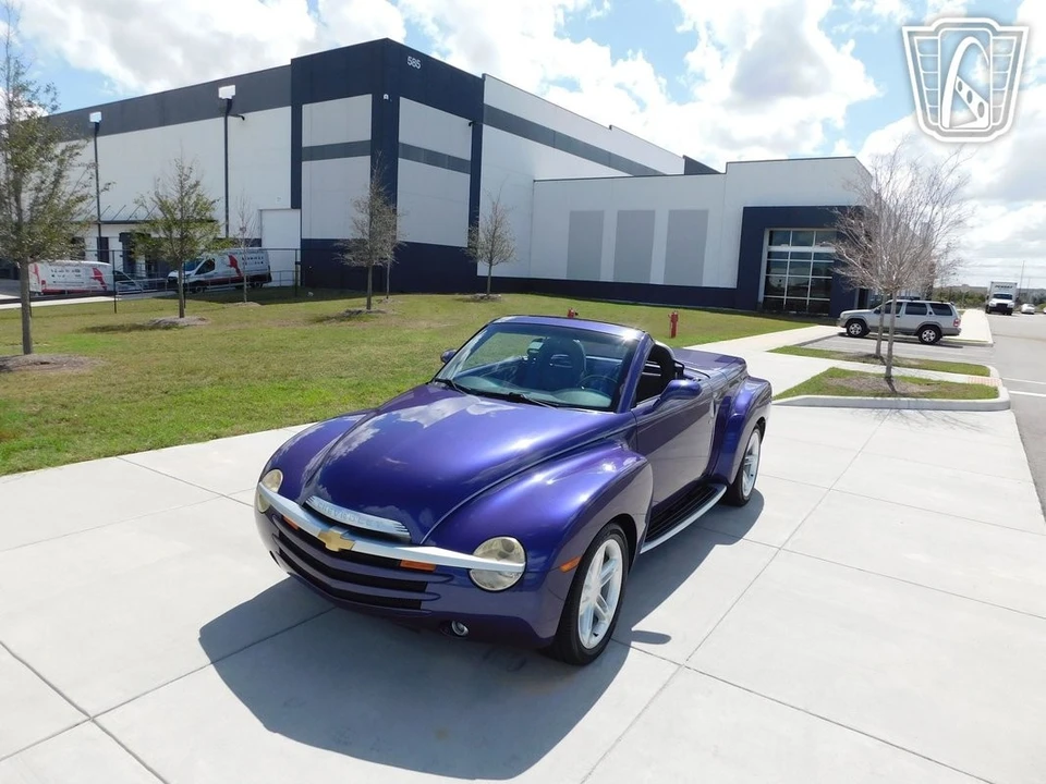 2004 Chevrolet SSR - Image 3 of 21
