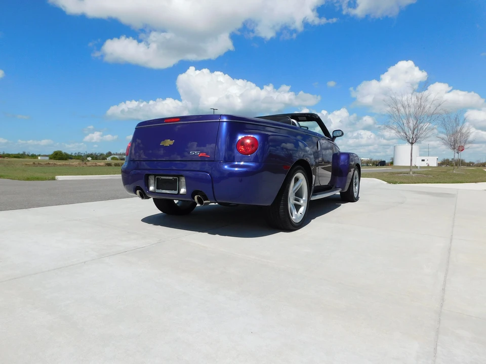 2004 Chevrolet SSR - Image 9 of 31