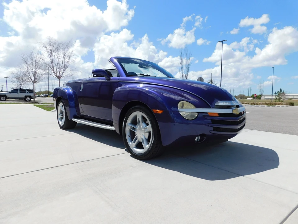 2004 Chevrolet SSR - Image 2 of 31