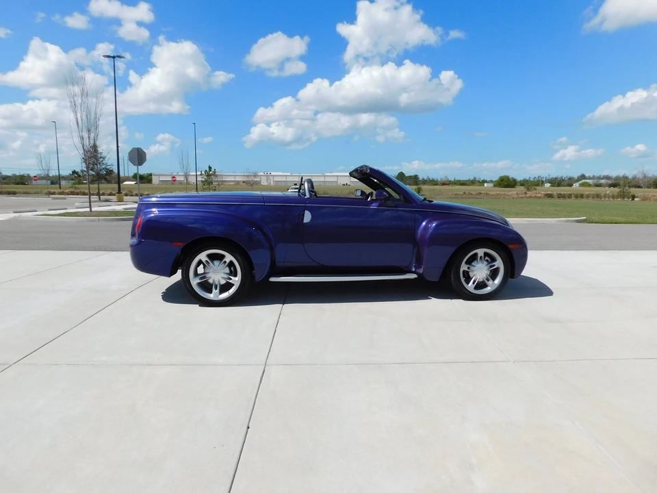 2004 Chevrolet SSR - Image 7 of 31