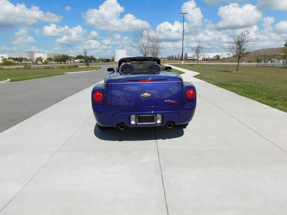2004 Chevrolet SSR - Image 11 of 31