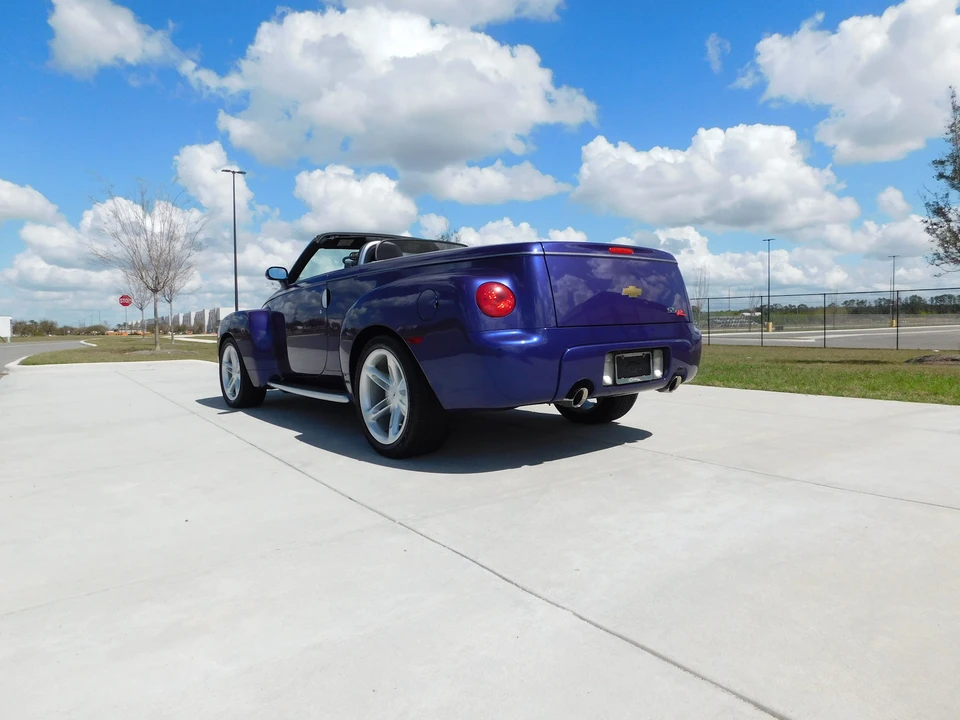 2004 Chevrolet SSR - Image 16 of 31