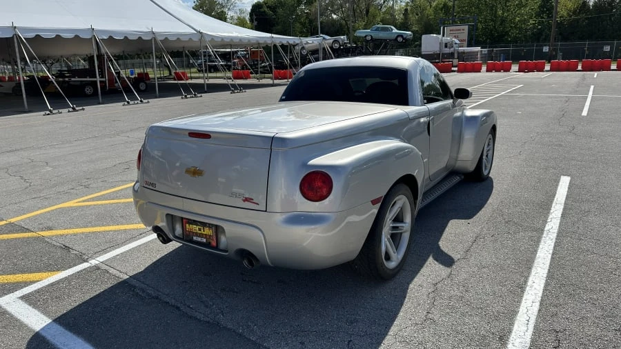 2004 Chevrolet SSR - Image 2 of 4