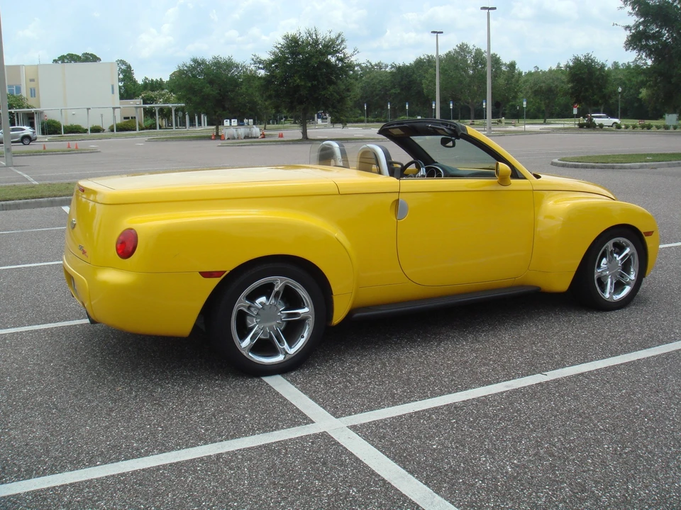 2004 Chevrolet SSR - Image 13 of 19