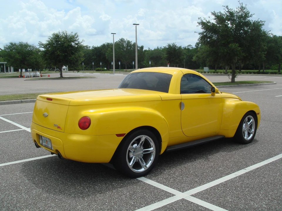 2004 Chevrolet SSR - Image 4 of 19