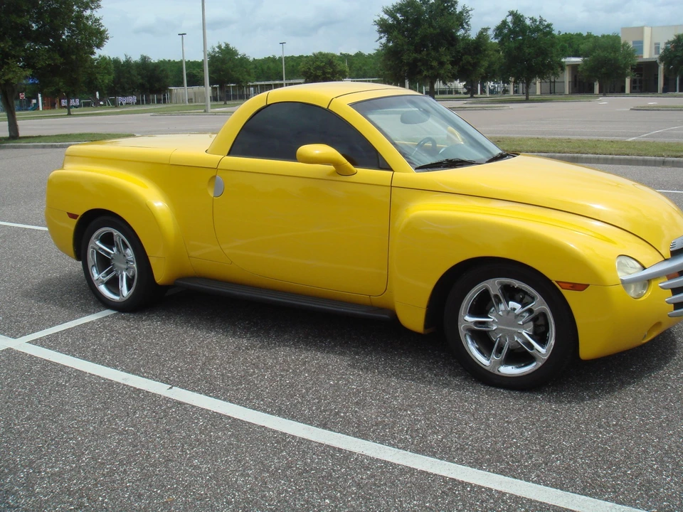 2004 Chevrolet SSR - Image 3 of 19