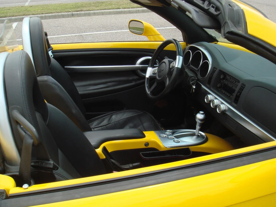 2004 Chevrolet SSR - Image 15 of 19