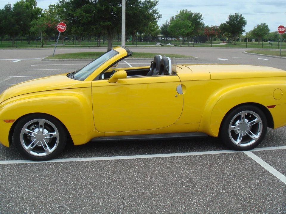 2004 Chevrolet SSR - Image 11 of 19