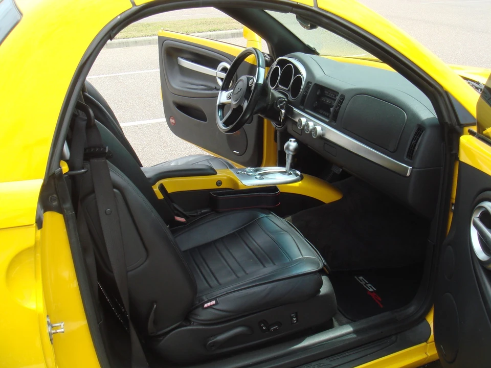 2004 Chevrolet SSR - Image 8 of 19