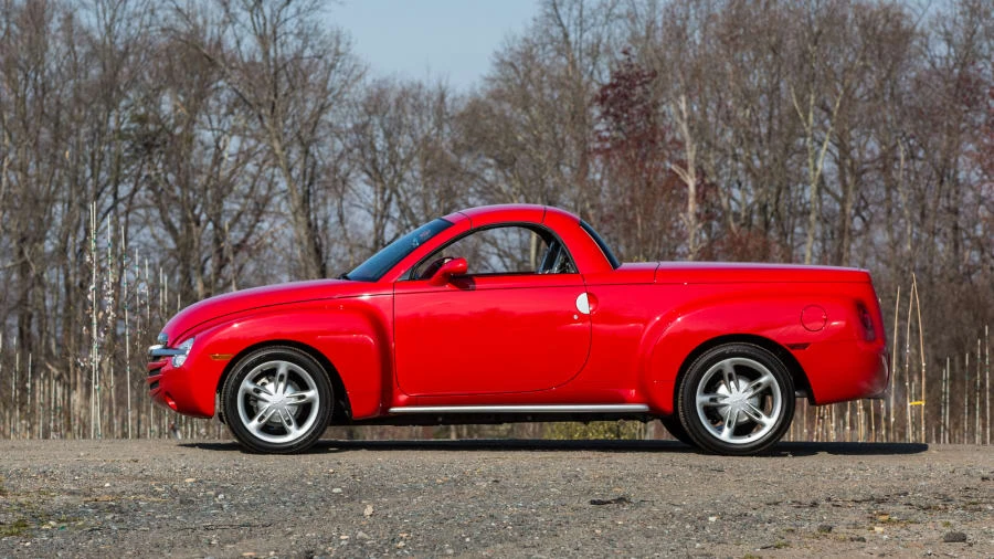 2004 Chevrolet SSR - Image 2 of 12
