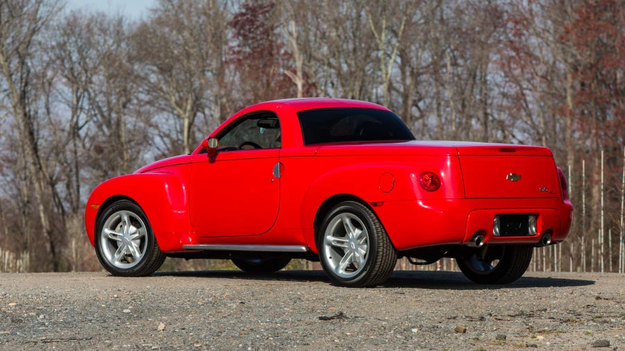2004 Chevrolet SSR - Image 3 of 12