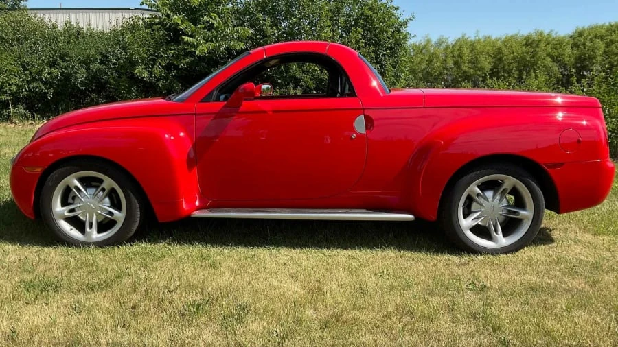 2004 Chevrolet SSR - Image 2 of 9