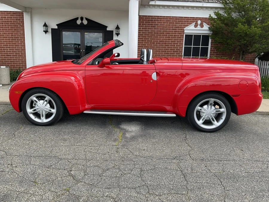 2004 Chevrolet SSR - Image 2 of 11