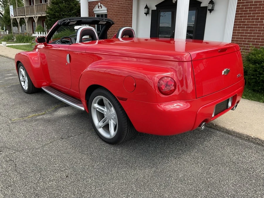 2004 Chevrolet SSR - Image 3 of 11