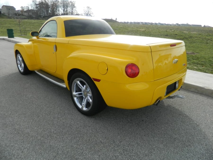 2004 Chevrolet SSR - Image 3 of 8