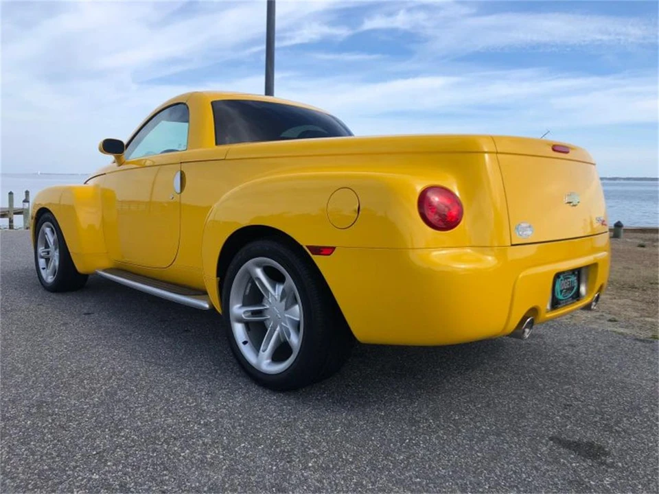 2004 Chevrolet SSR - Image 5 of 31