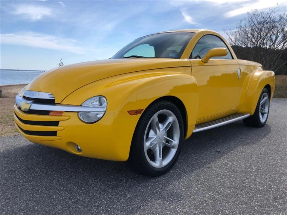 2004 Chevrolet SSR - Image 3 of 31