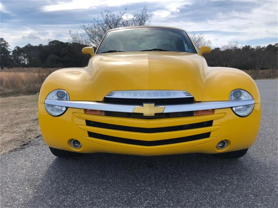 2004 Chevrolet SSR - Image 2 of 31