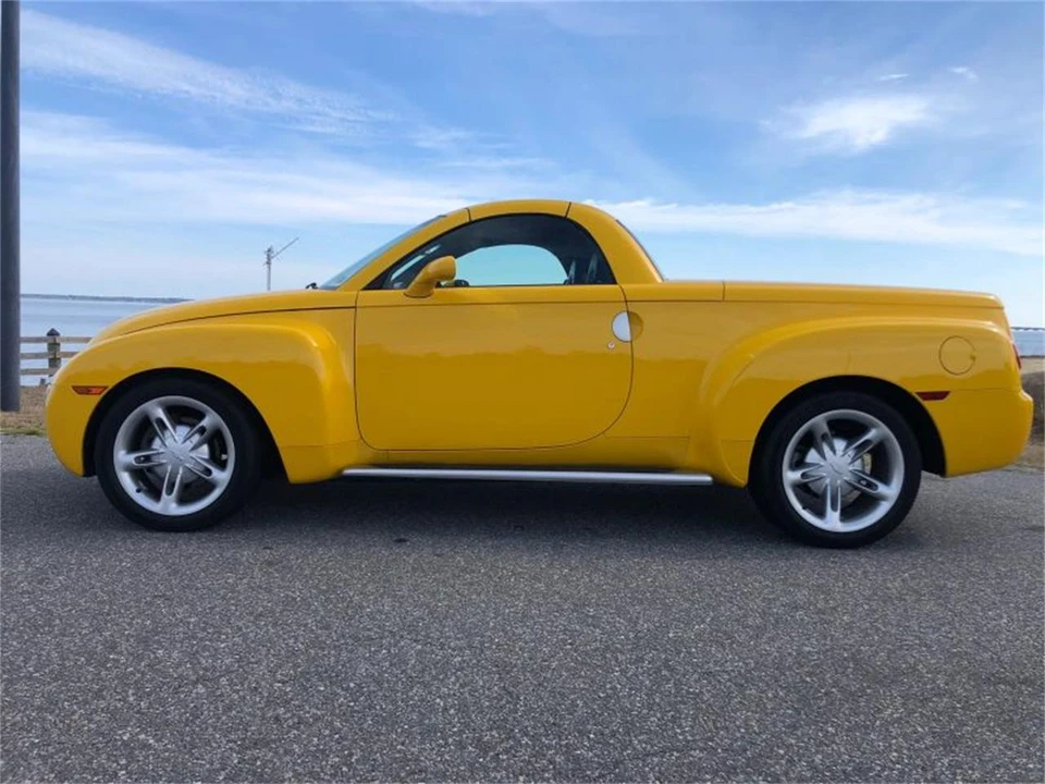 2004 Chevrolet SSR - Image 4 of 31