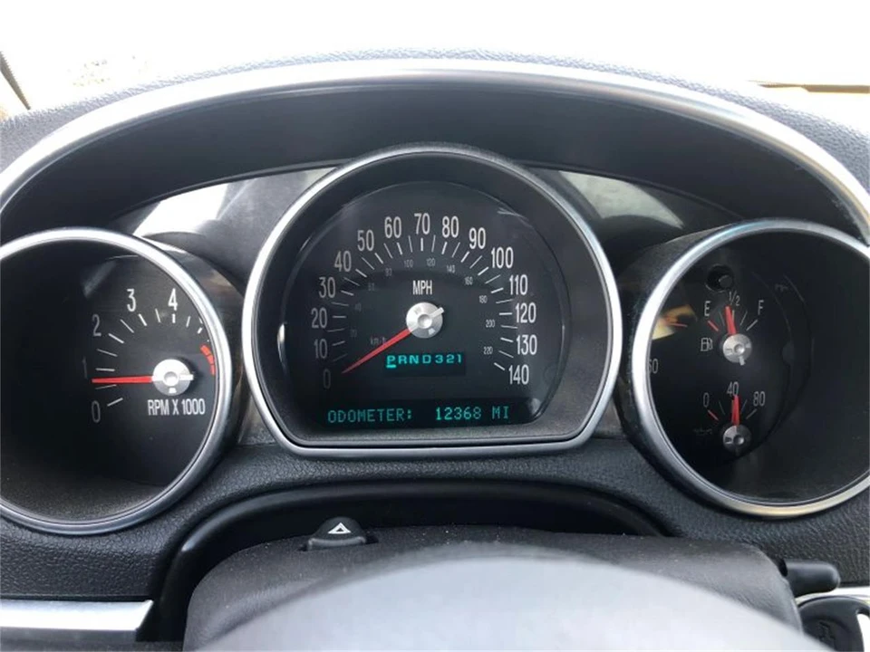2004 Chevrolet SSR - Image 11 of 31
