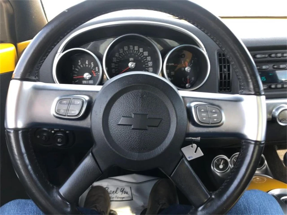 2004 Chevrolet SSR - Image 12 of 31