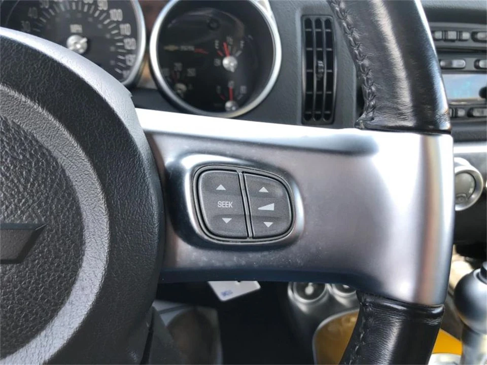 2004 Chevrolet SSR - Image 14 of 31