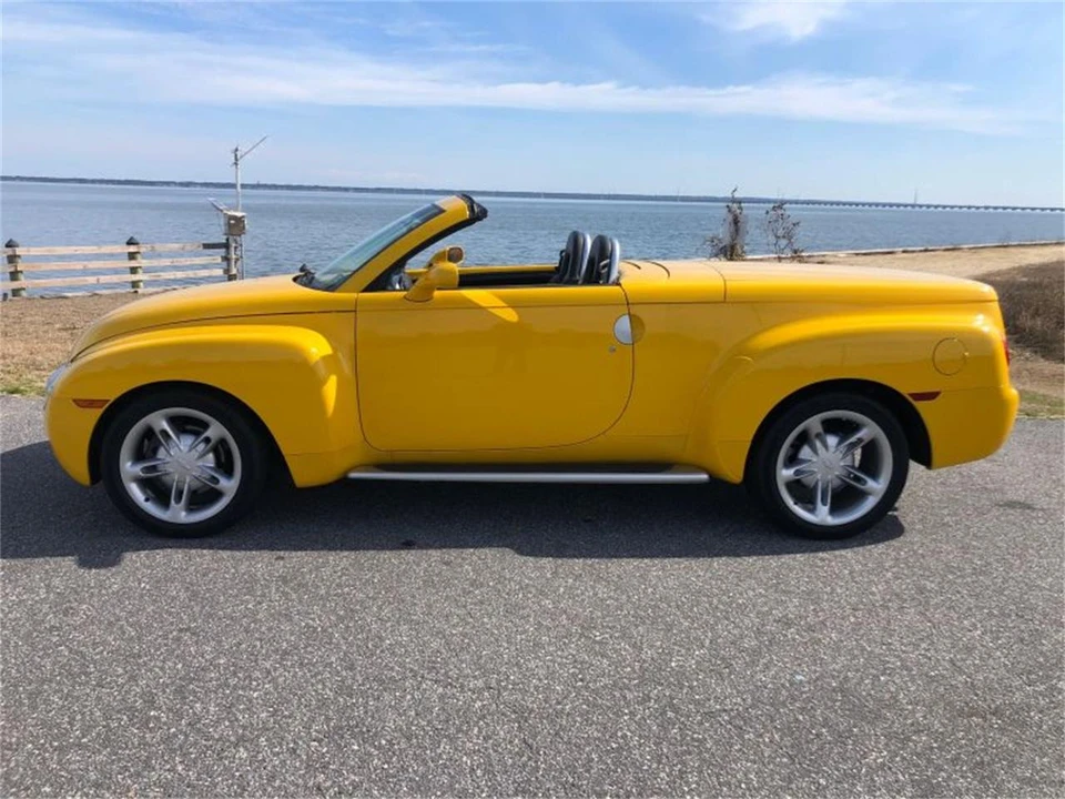 2004 Chevrolet SSR - Image 23 of 31