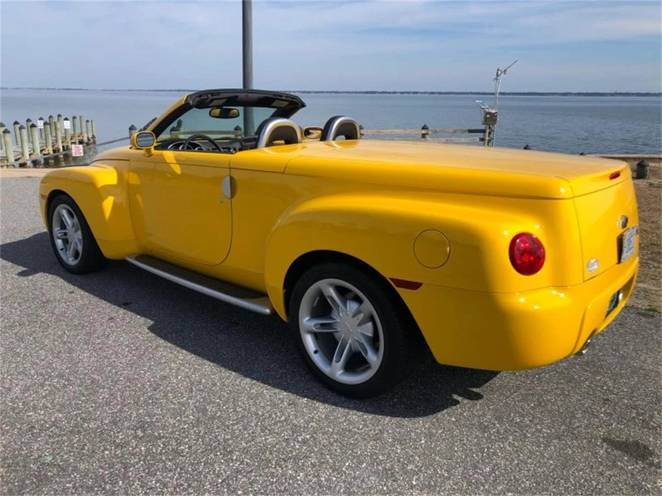 2004 Chevrolet SSR - Image 24 of 31