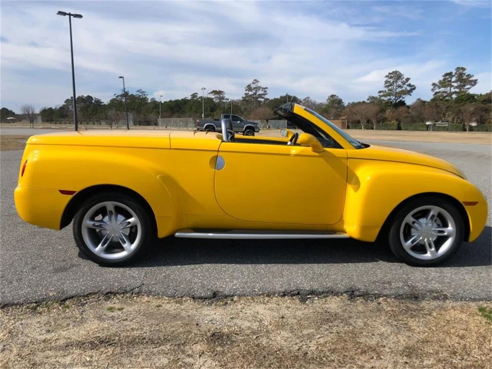 2004 Chevrolet SSR - Image 26 of 31