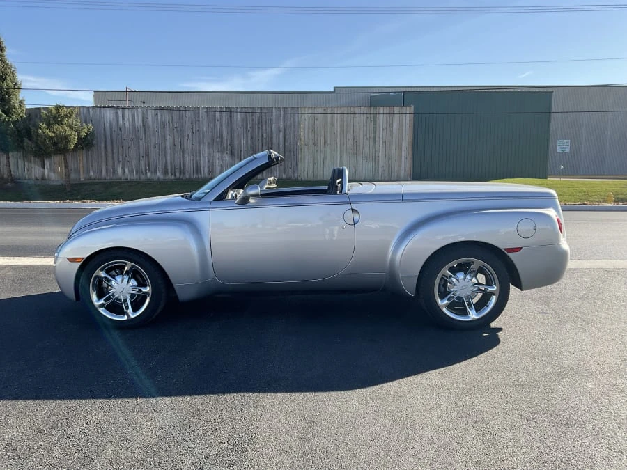 2004 Chevrolet SSR - Image 2 of 11